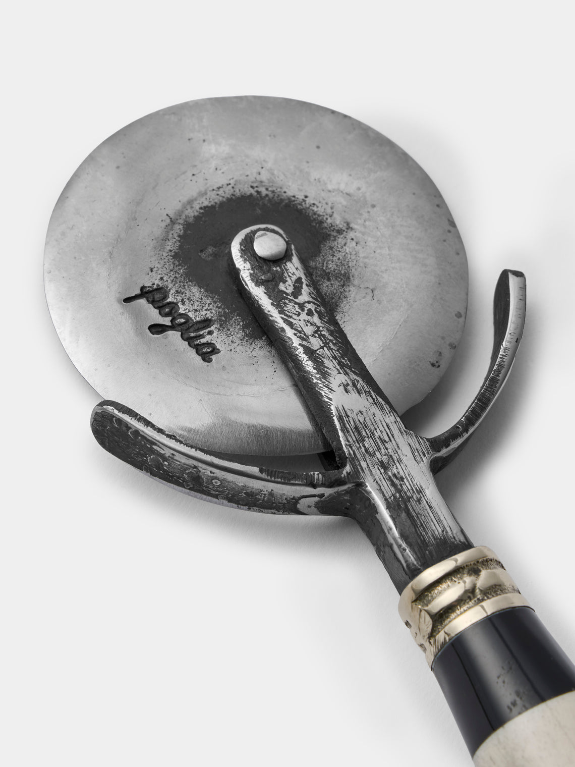 Poglia - Horn, Bone and Brass Pizza Cutter - Black - ABASK