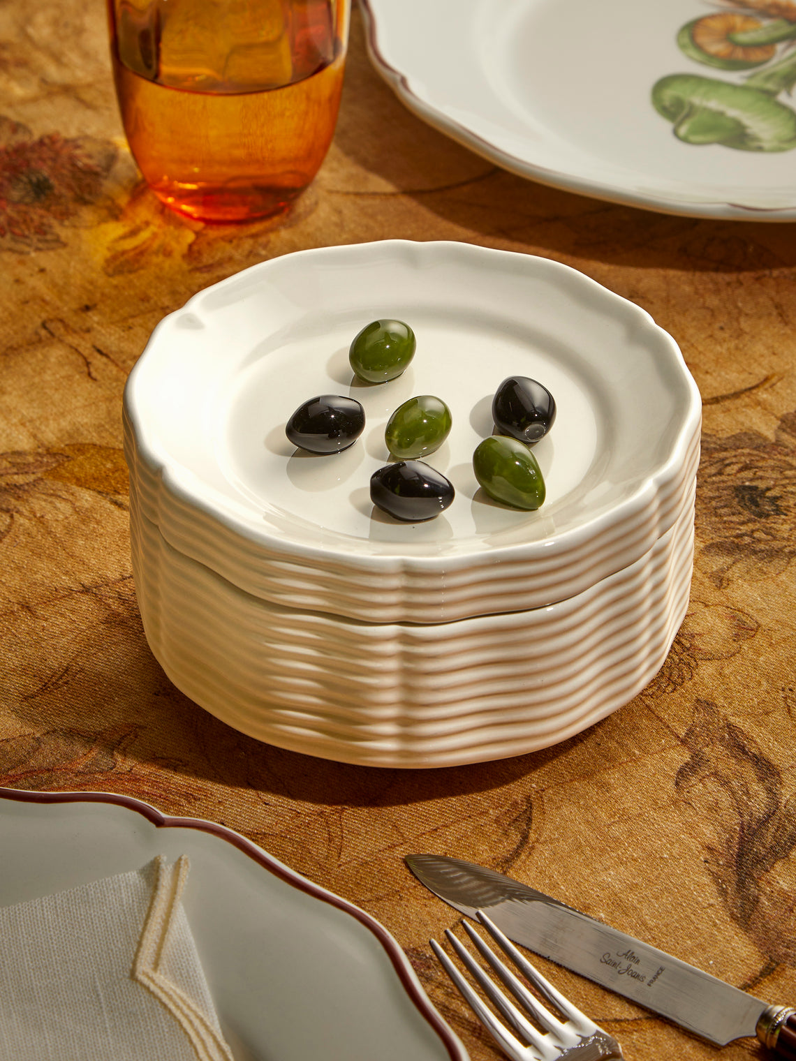Este Ceramiche - Olives Hand-Painted Ceramic Trompe-L'oeil Small Serving Dish - White - ABASK