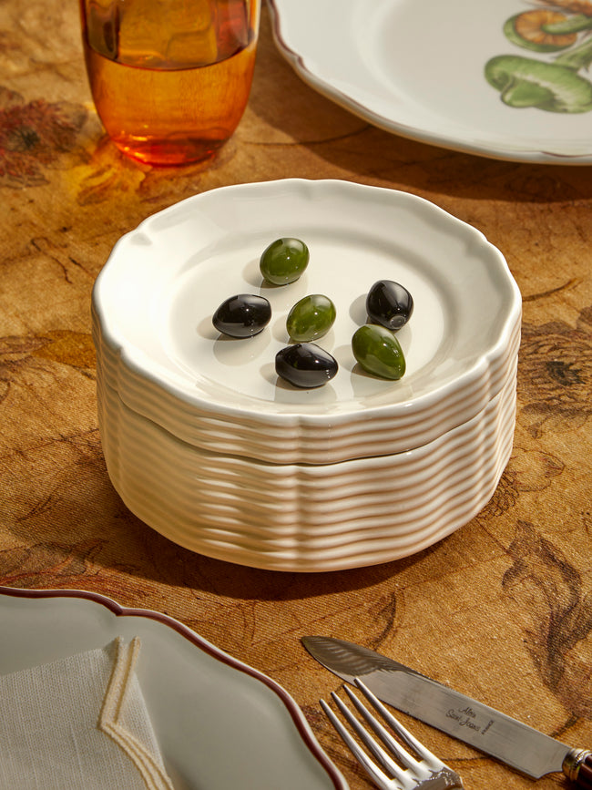 Este Ceramiche - Olives Hand-Painted Ceramic Trompe-L'oeil Small Serving Dish - White - ABASK