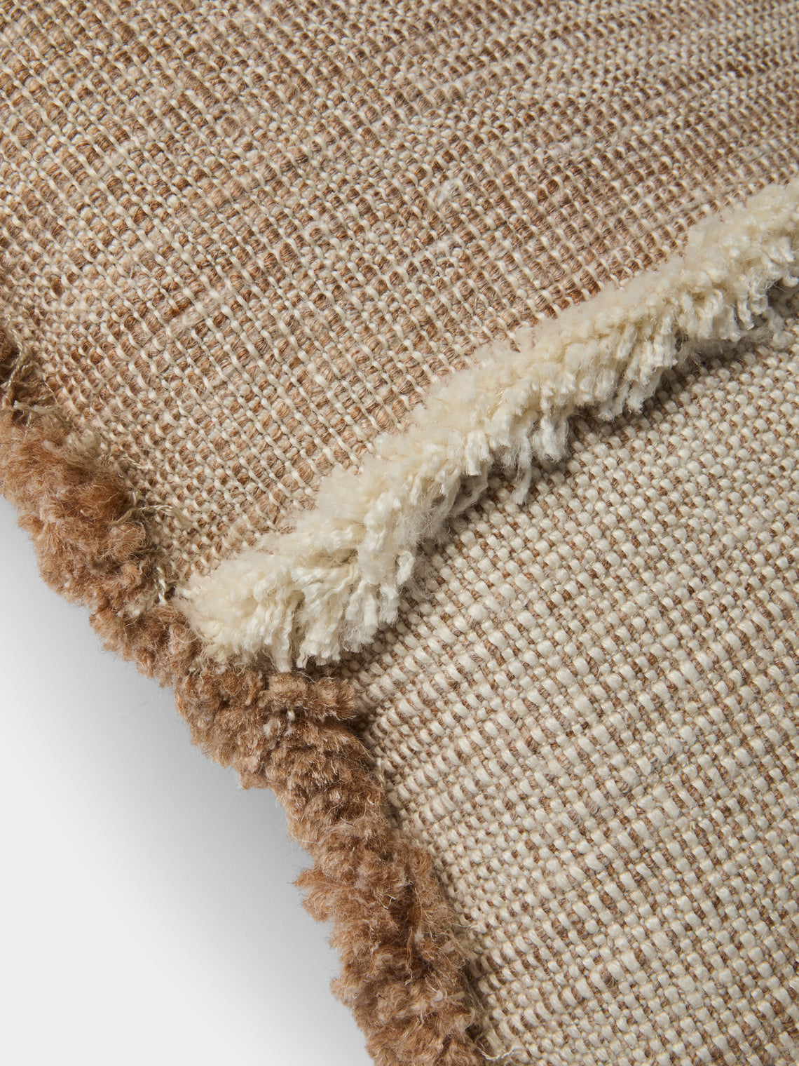 de Le Cuona - Forage Cloth Linen Fringe-Detail Cushion (17.5in/45cm) - Green - ABASK