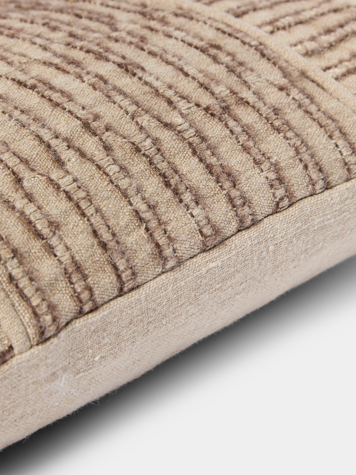 de Le Cuona - Nara Panel Linen Pillow (19.5in/50cm) - Beige - ABASK