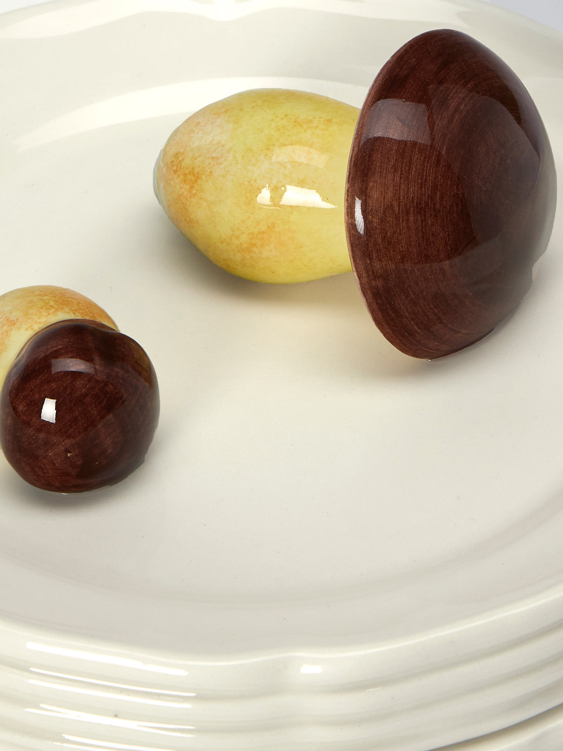 Este Ceramiche - Mushrooms Hand-Painted Ceramic Trompe-L'oeil Large Serving Dish - White - ABASK