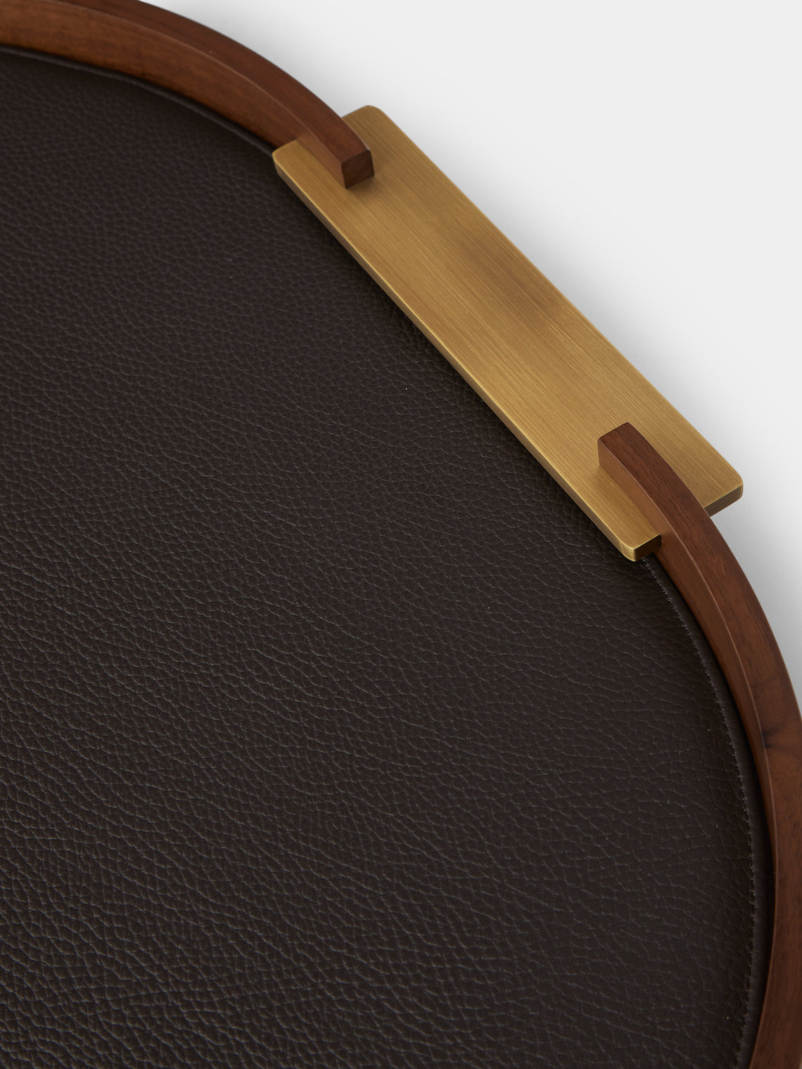 Riviere - Dama Walnut and Leather Round Tray (25in/64cm) - Brown - ABASK