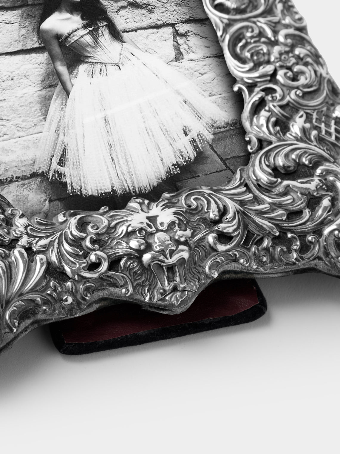 Antique and Vintage - 1899 British Chester Sterling Silver Photo Frame (4x6") - Silver - ABASK