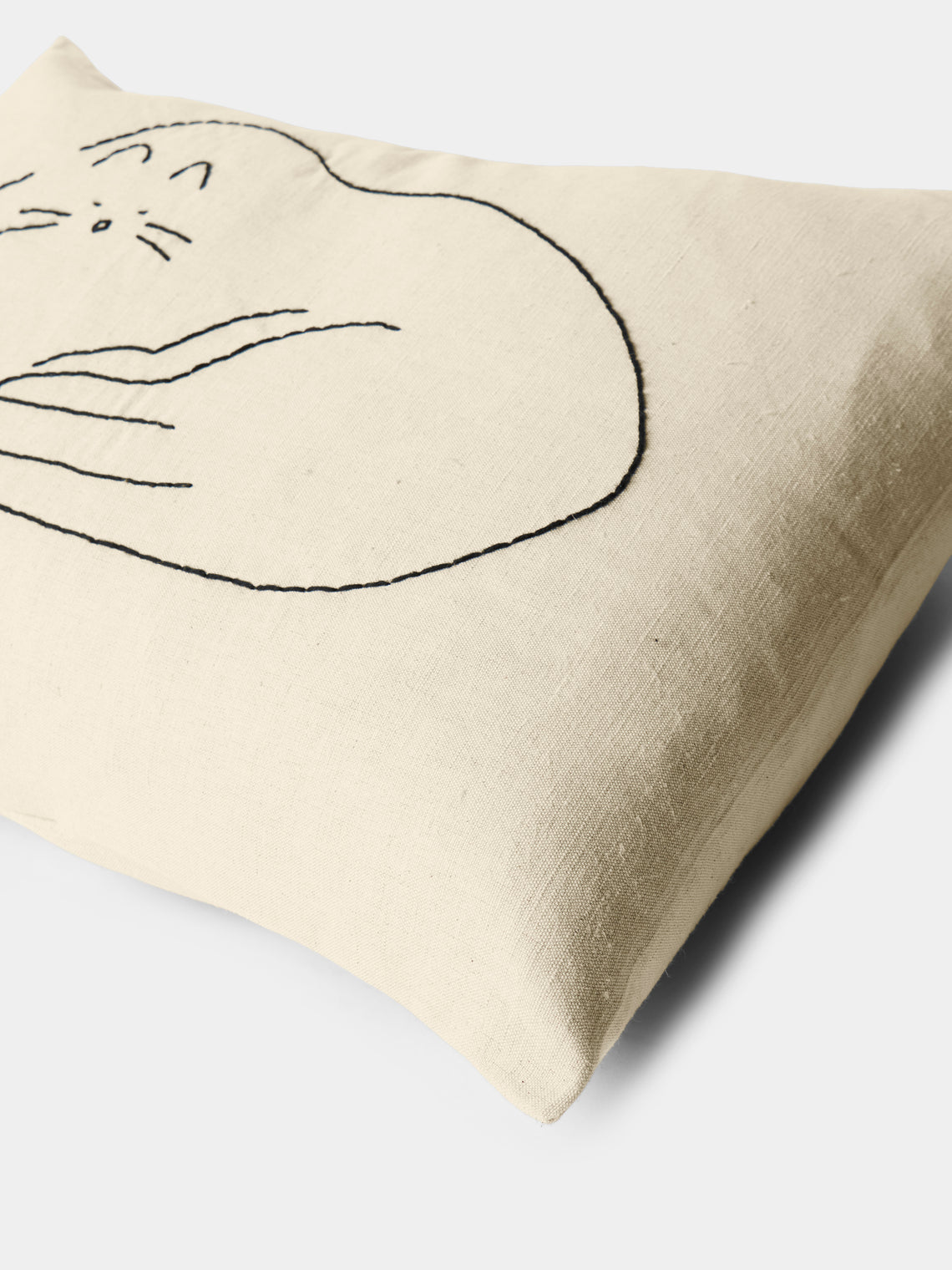 Oeuvres Sensibles - Cat Hand-Embroidered Cotton and Hemp Linen Cushion (15.5in/40cm) - Cream - ABASK