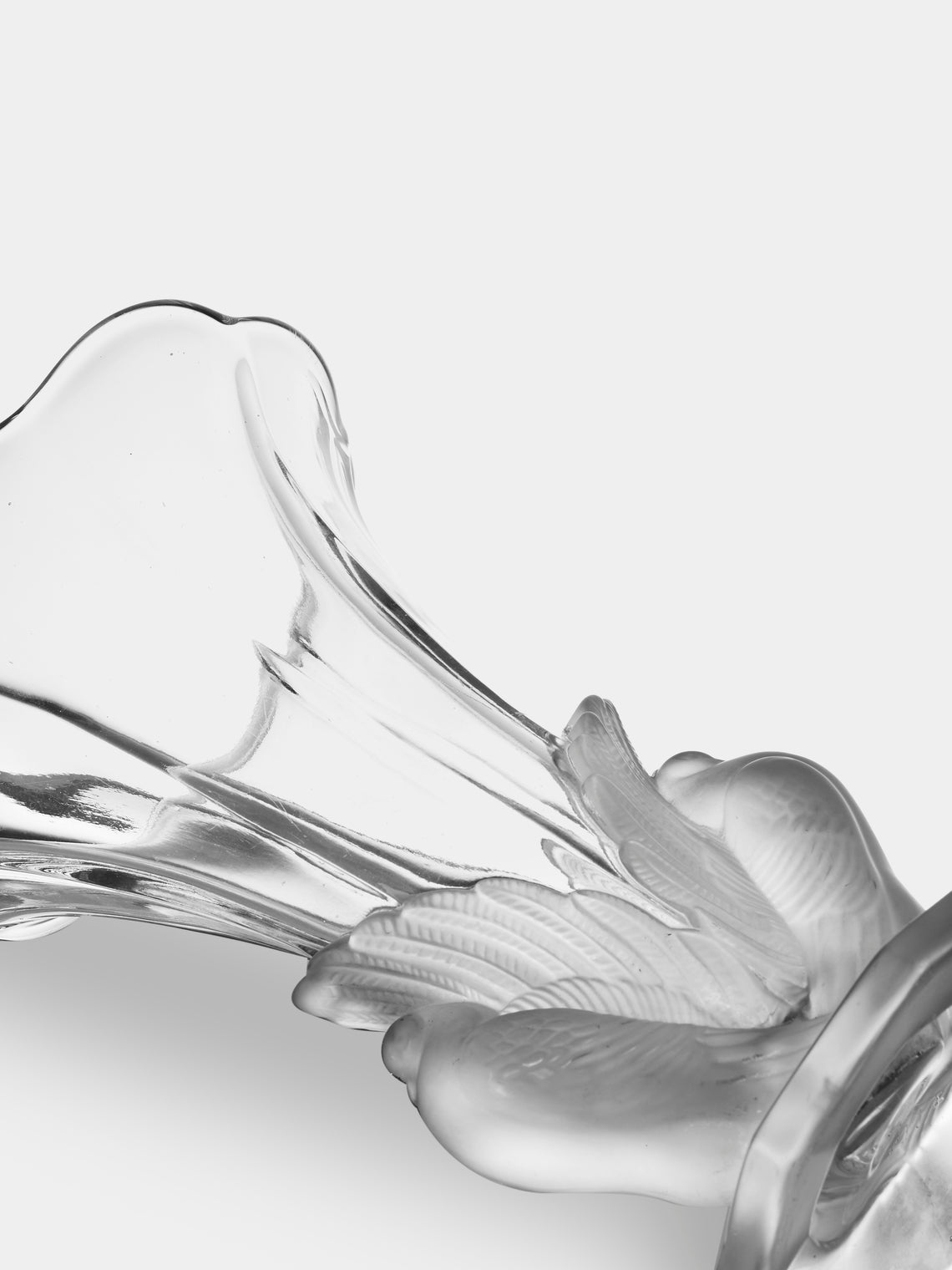 Antique and Vintage - 20th-Century Art Deco Lalique Dove Crystal Vase (10in/25cm) - Clear - ABASK