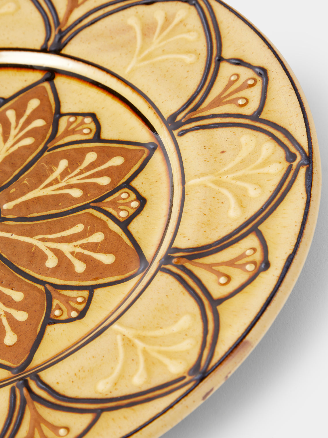 Fitch & McAndrew - Dahlias Slipware Serving Plate (13.4in/34cm) - Yellow - ABASK