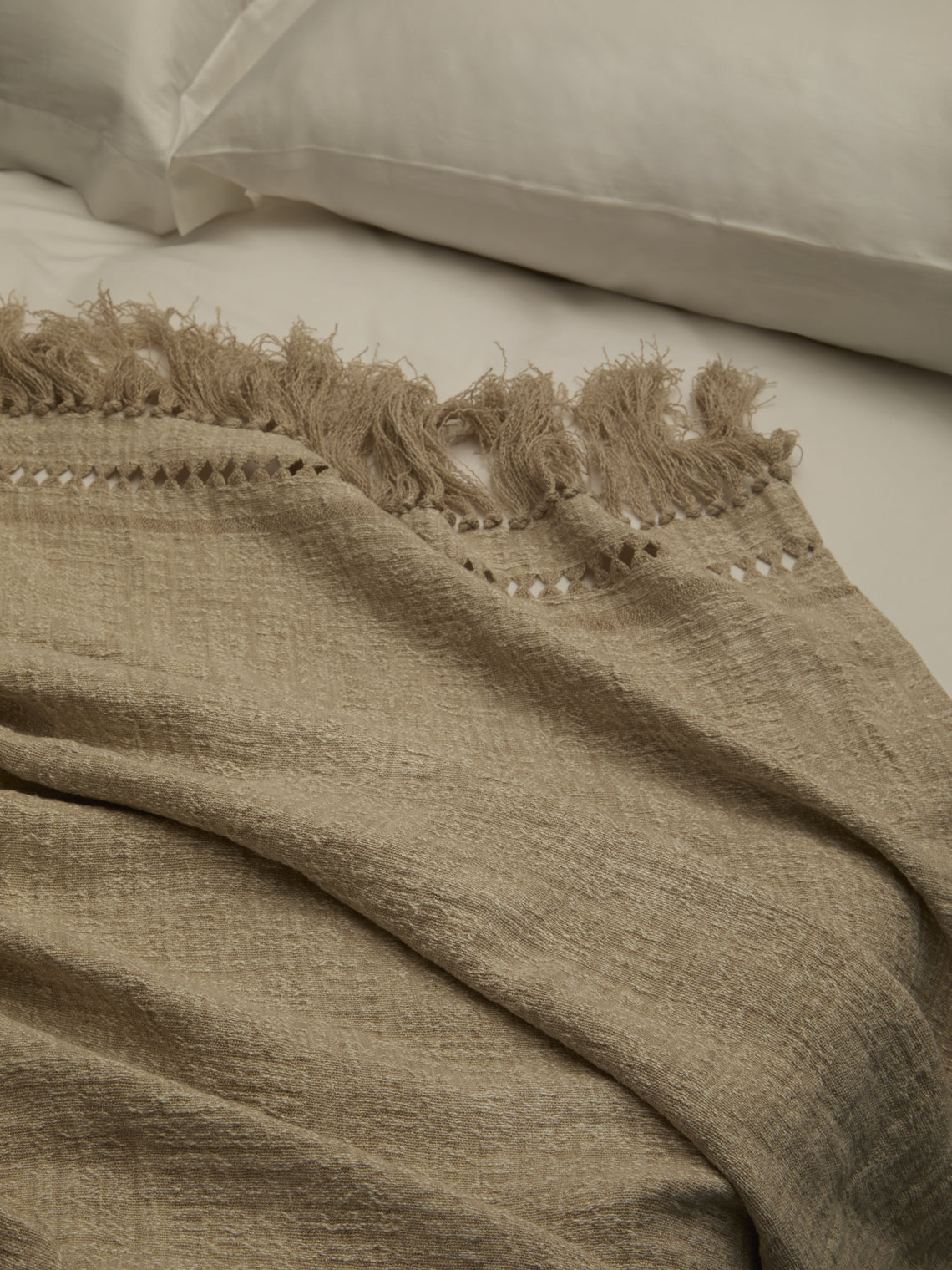 de Le Cuona - Petra Linen Blanket (90.5in/2.3m) - Beige - ABASK