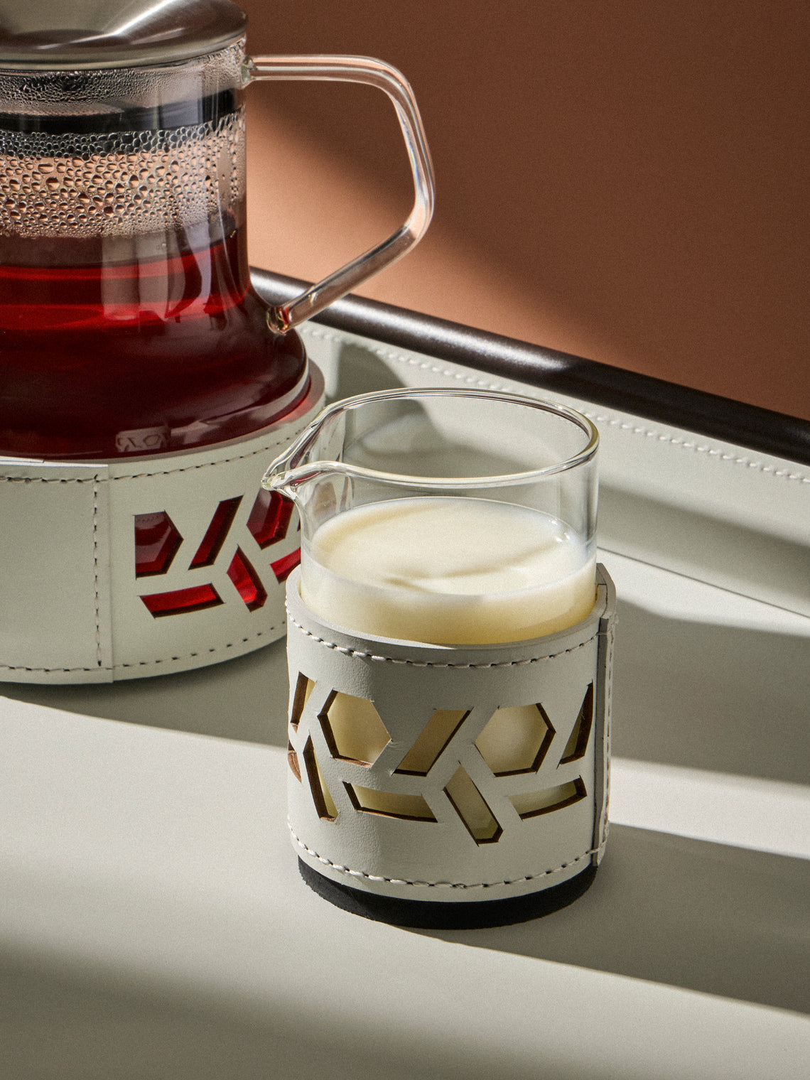 RUDI - Fiordaliso Glass and Leather Milk Jug - White - ABASK