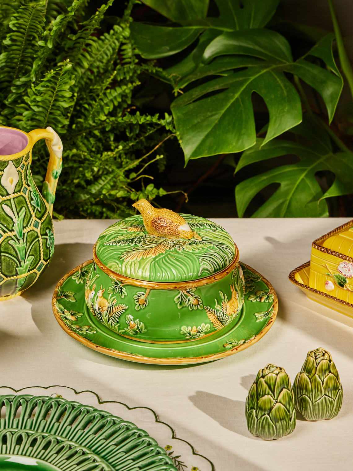 Verdolini - Quail and Hares Hand-Painted Majolica Ceramic Round Casserole Dish - Green - ABASK