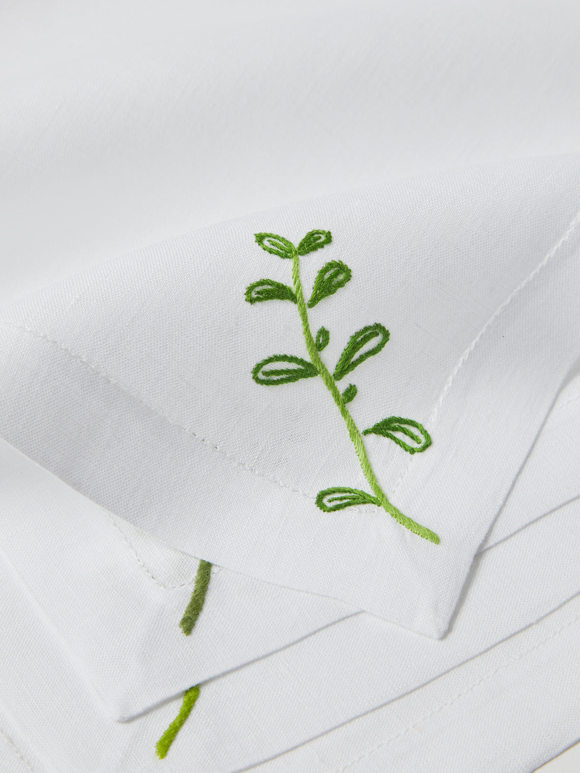 Taf Firenze - | Set of 8 | Floral Hand-Embroidered Linen Napkins - White - ABASK