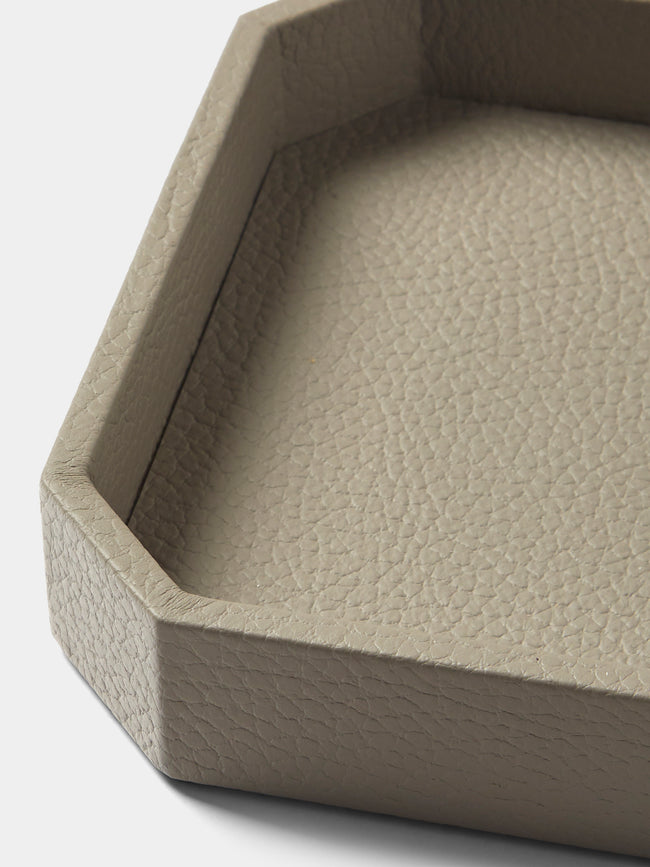 Cassigoli - Del Monte Leather Hexagonal Vide Poche (11in/28cm) - Gray - ABASK