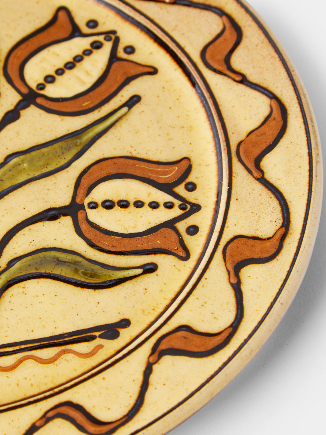 Fitch & McAndrew - Tulips Slipware Dinner Plate (10.4in/26.5cm) - Yellow - ABASK