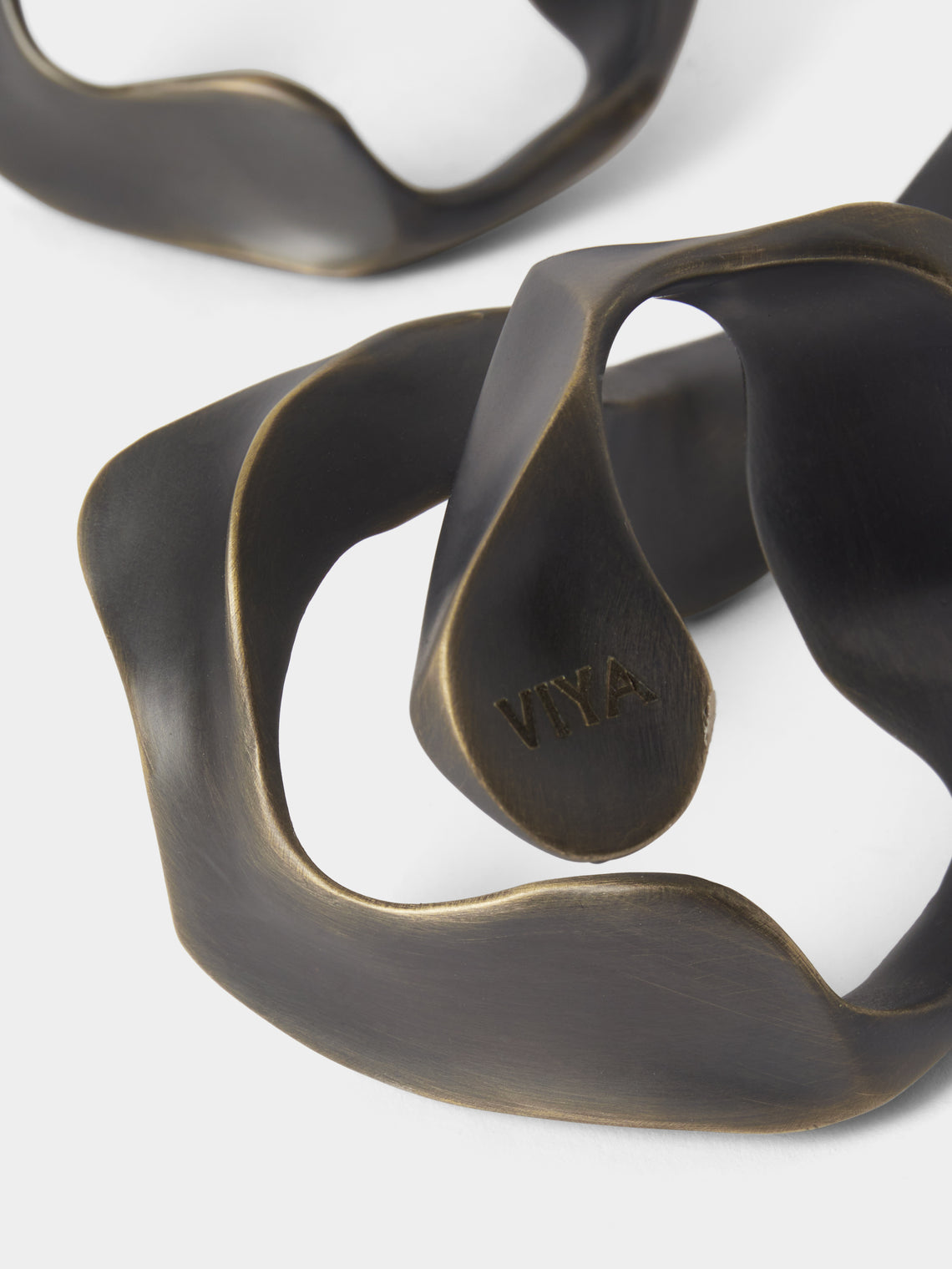 Viya - | Set of 4 | Under the Banyan Brass Napkin Rings - Black - ABASK