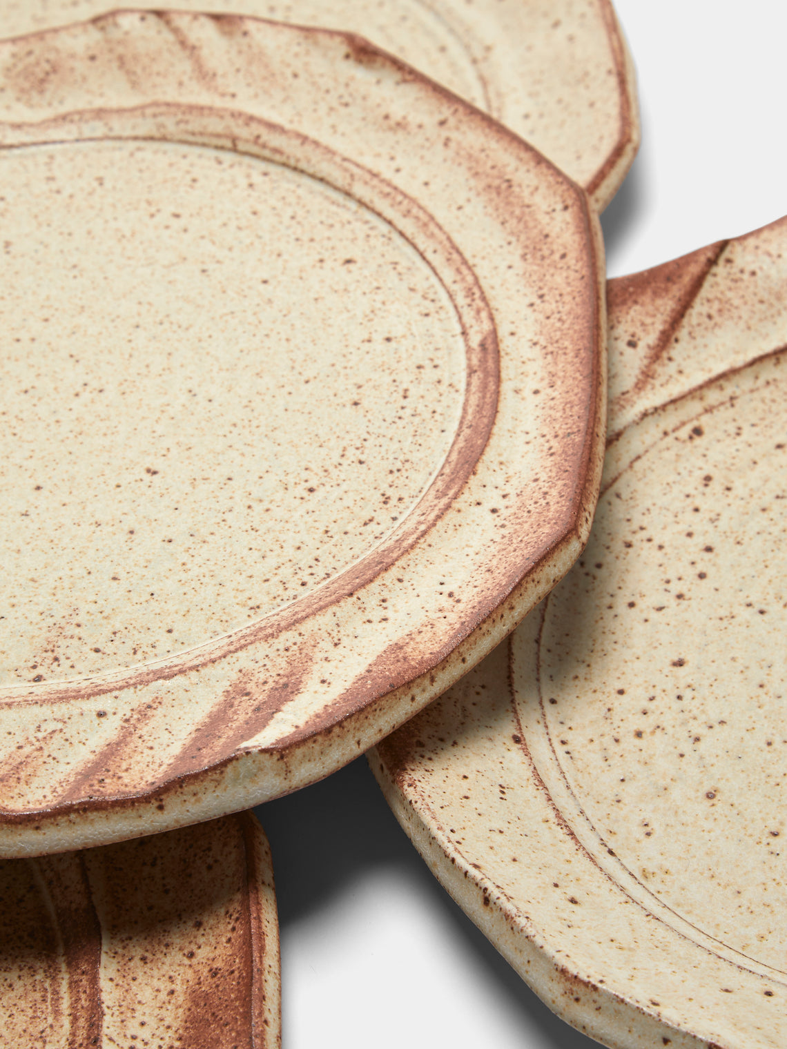 Adam Ross - Hand-Thrown Ceramic Faceted Plates 10.5in/27cm (Set of 4) - Beige - ABASK