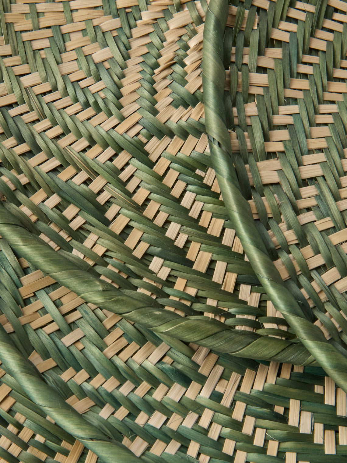 CasaLatina - Liliana Handwoven Tetera Palm Charger Plates (Set of 4) - Green - ABASK