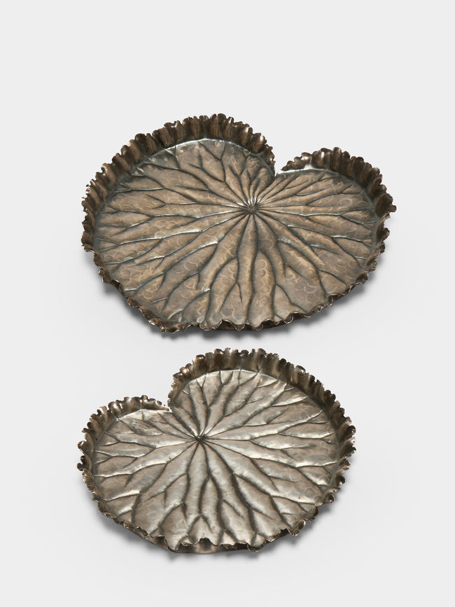 Antique and Vintage - Mid-Century Buccellati Lilypad Silver-Plated Trays (Set of 2) - Brown - ABASK - 
