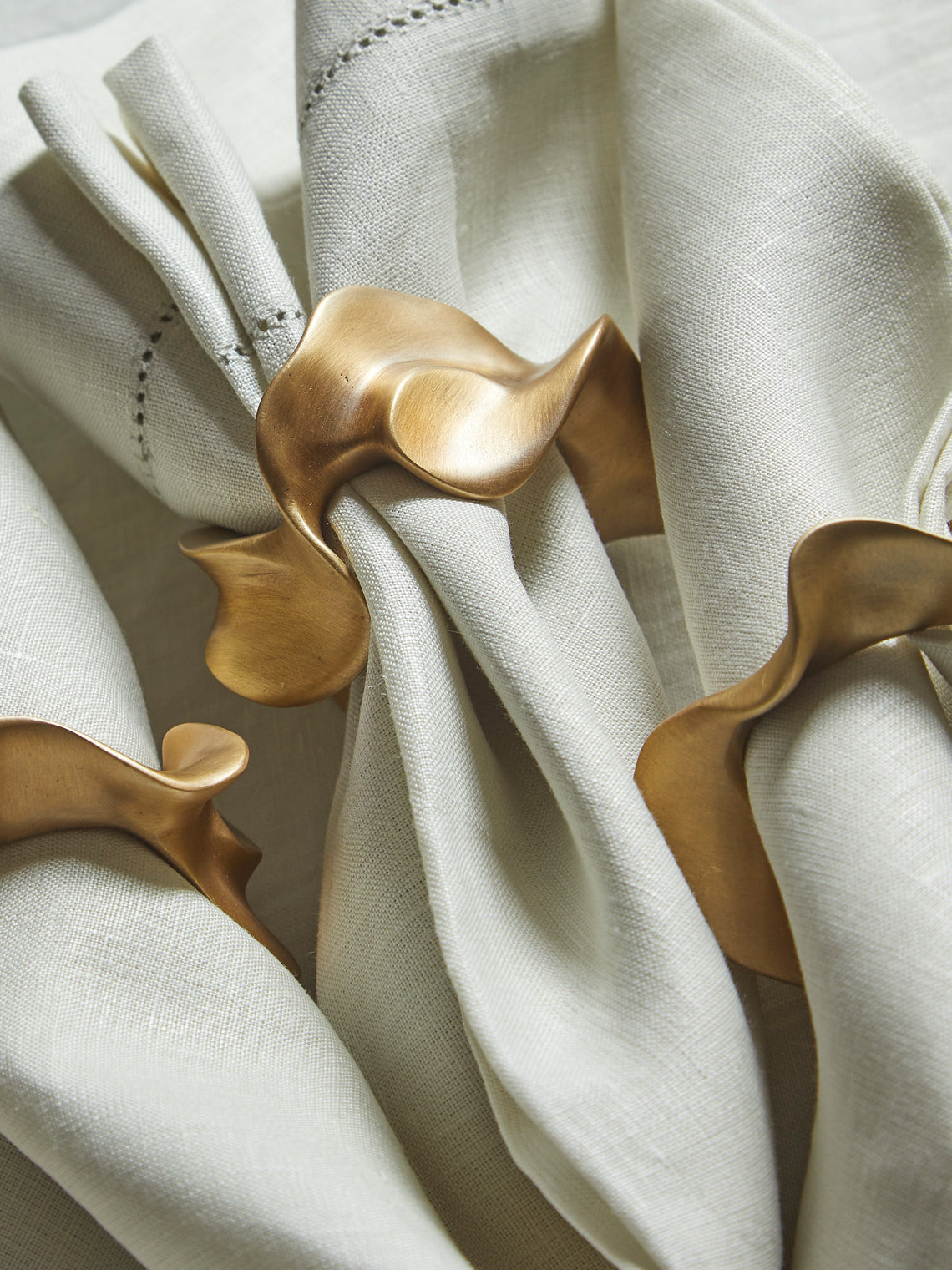 Viya - Saffron Brass Napkin Rings (Set of 6) - Gold - ABASK