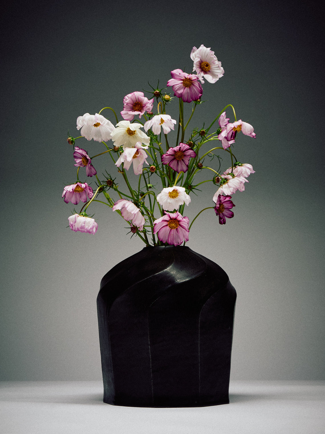 Lee Song-am - Black Clay Vase (10.5in/27cm) - Black - ABASK