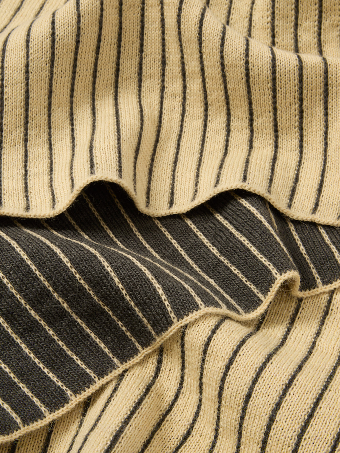 The Stroud - Furrow Cotswold Lion Wool Blanket (85in/2.2m) - Black - ABASK