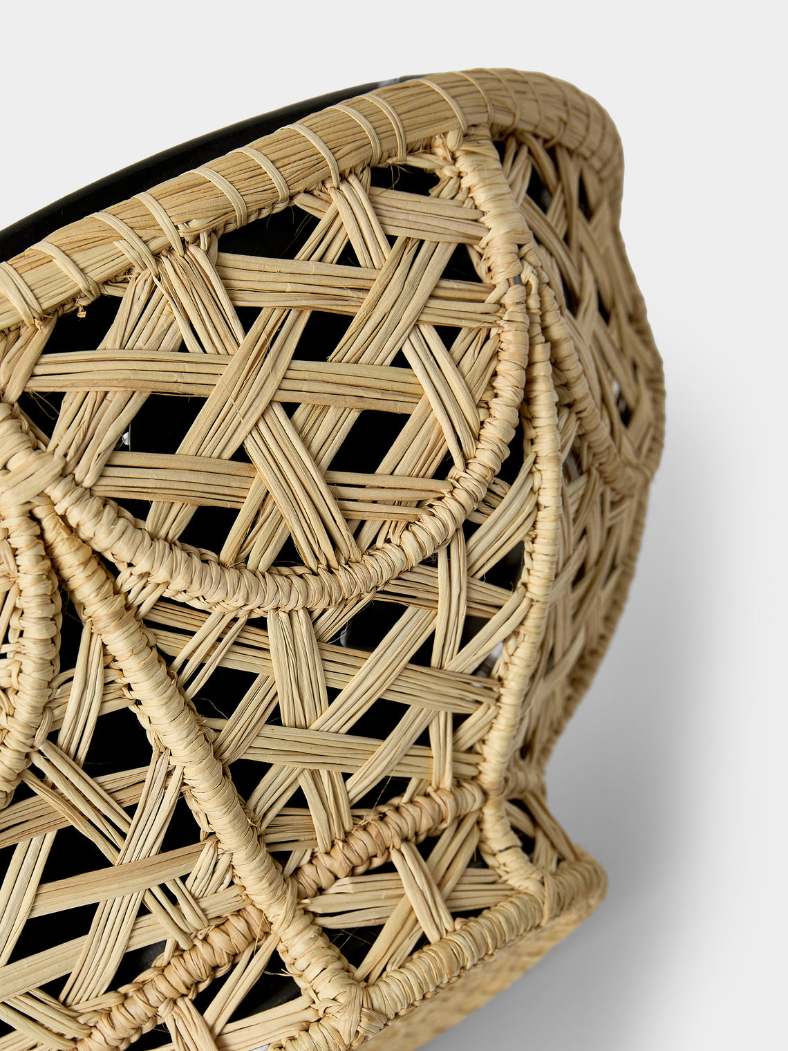 CasaLatina - Amaranta Handwoven Iraca Palm and Ceramic Salad Bowl - Black - ABASK