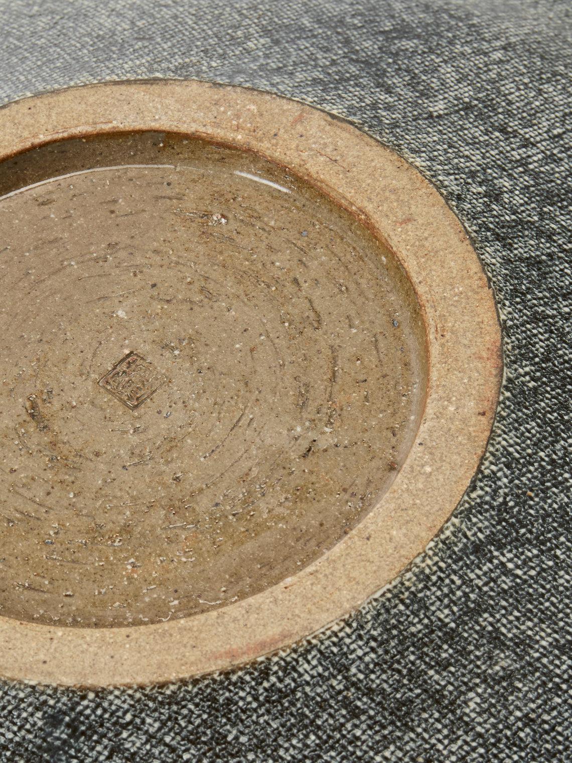 Masumi Ando - Textured Ceramic Plate (13.5in/34cm) - Gray - ABASK