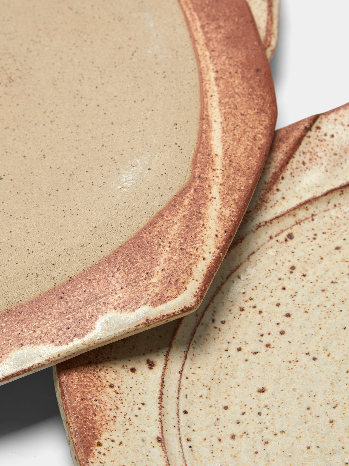 Adam Ross - Hand-Thrown Ceramic Faceted Plates 10.5in/27cm (Set of 4) - Beige - ABASK