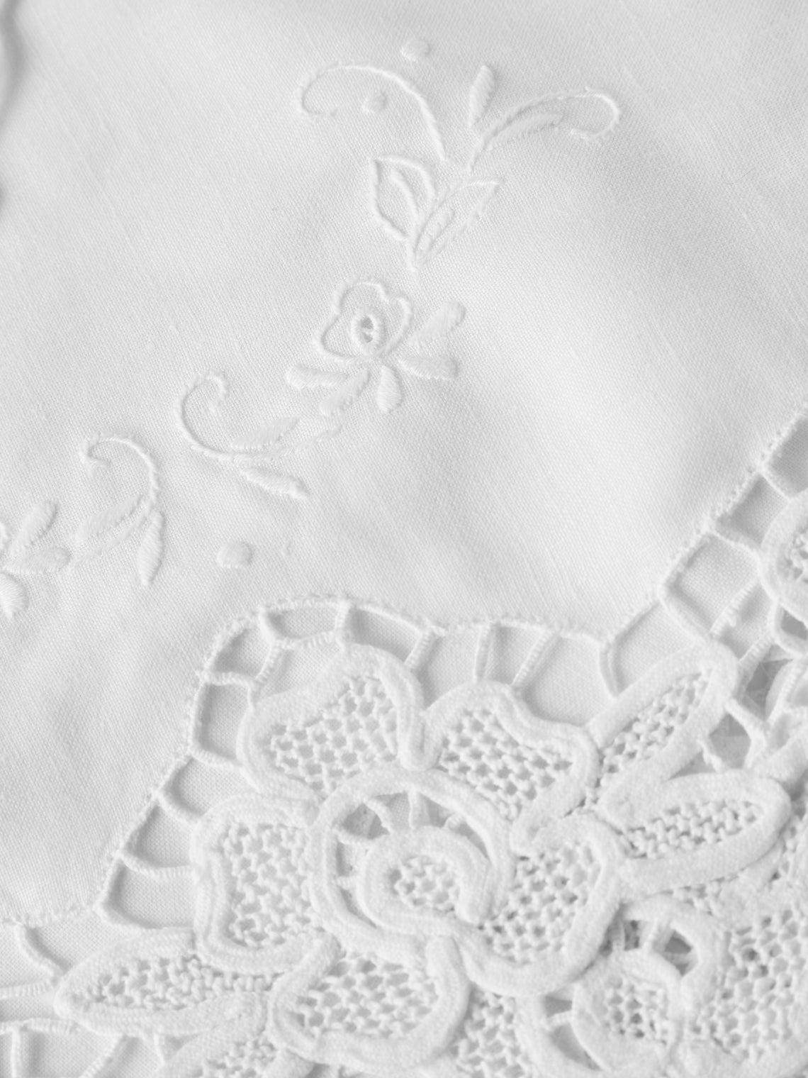 Rolane du Dreuih Creations - Lacework Linen Medium Round Placemats (Set of 4) - Ivory - ABASK