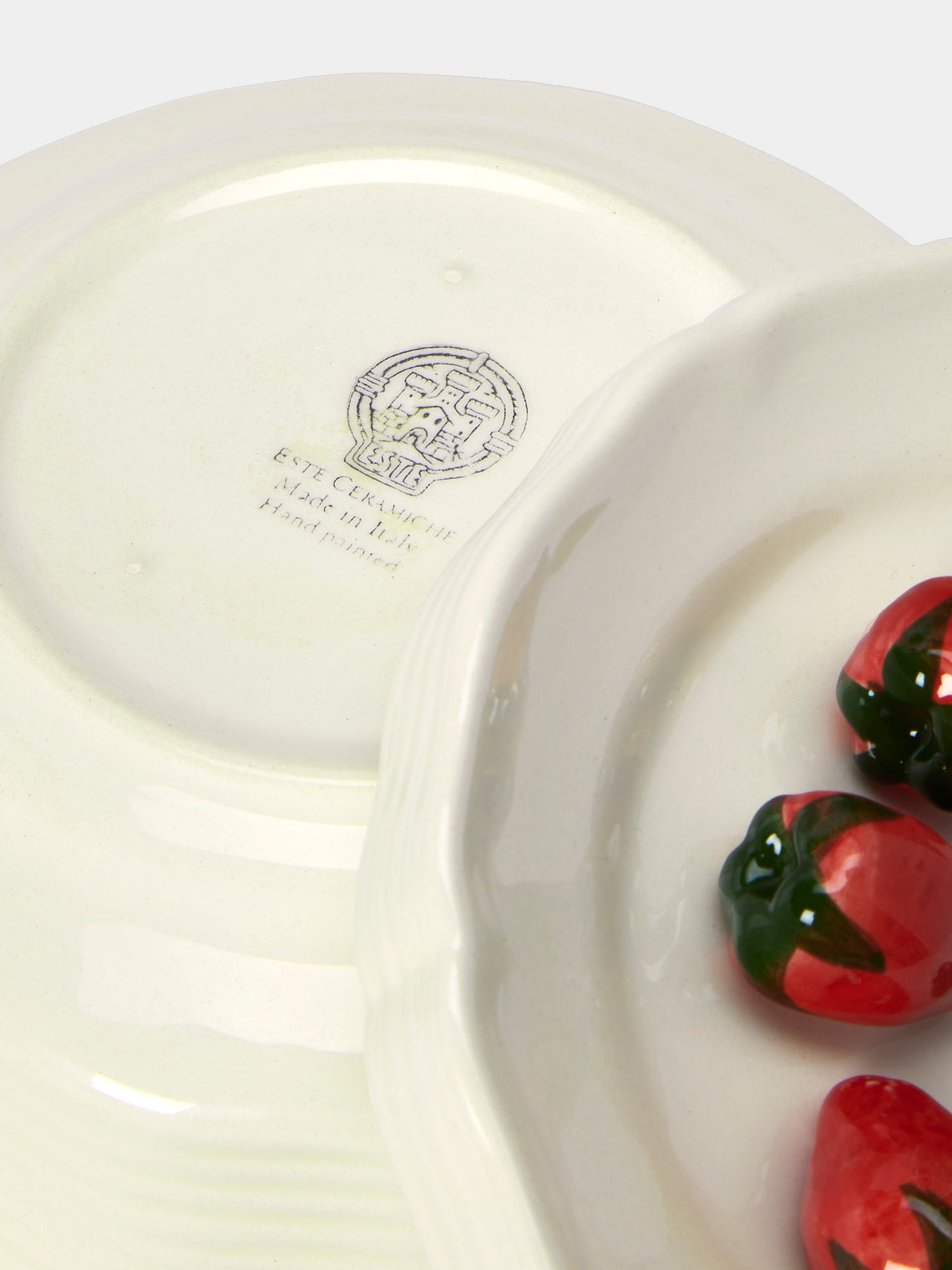 Este Ceramiche - Strawberries Hand-Painted Ceramic Trompe-L'oeil Small Serving Dish - White - ABASK