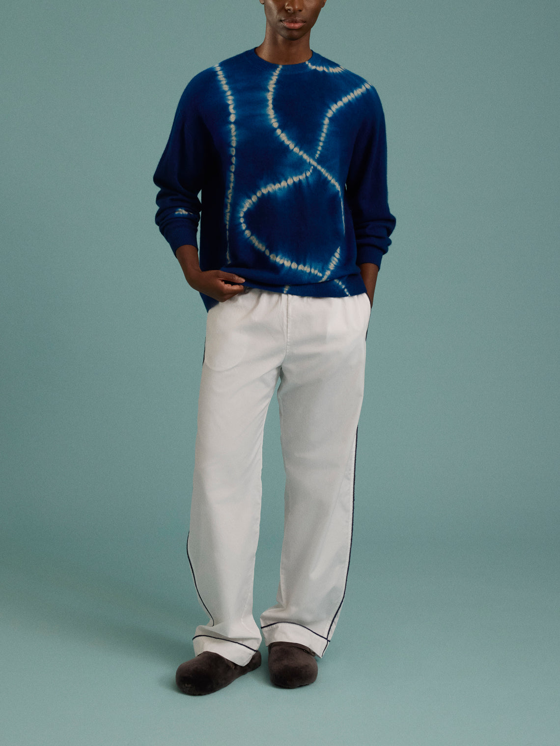 Suzusan - Men's Shibori Cashmere Seamless Wide Crew-Neck Sweater - Blue - ABASK