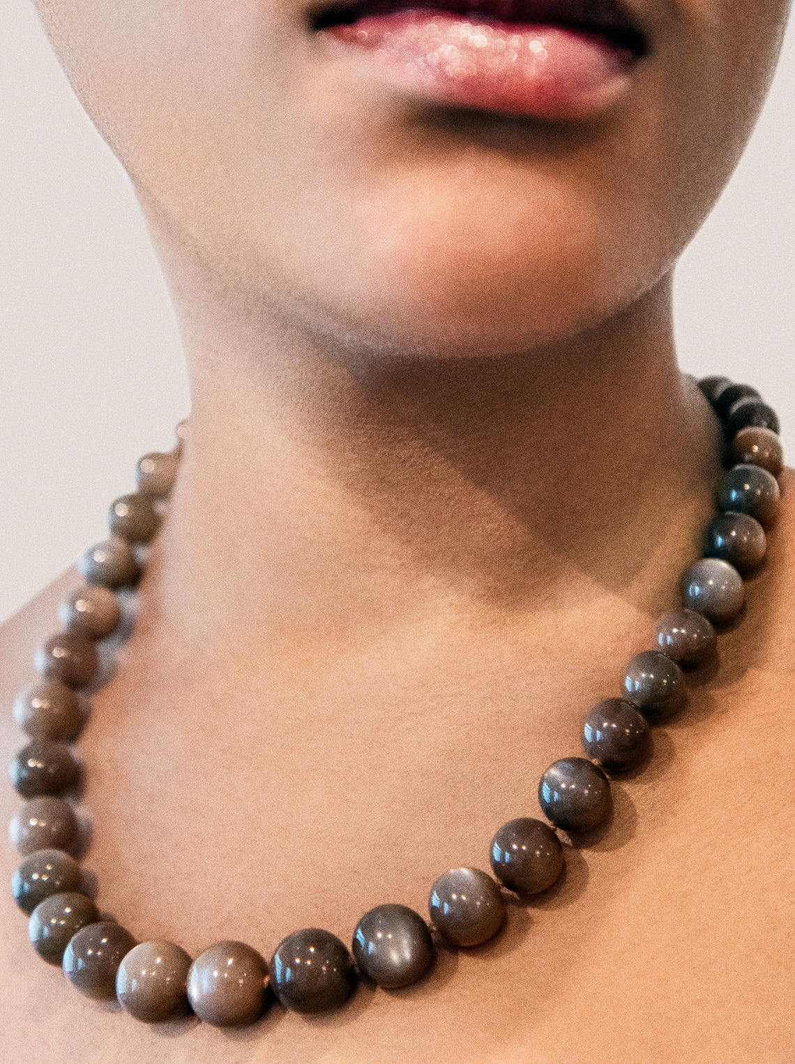 Mahnaz Collection - Vintage 1990s 18-Karat Yellow Gold and Moonstone Necklace - Green - ABASK