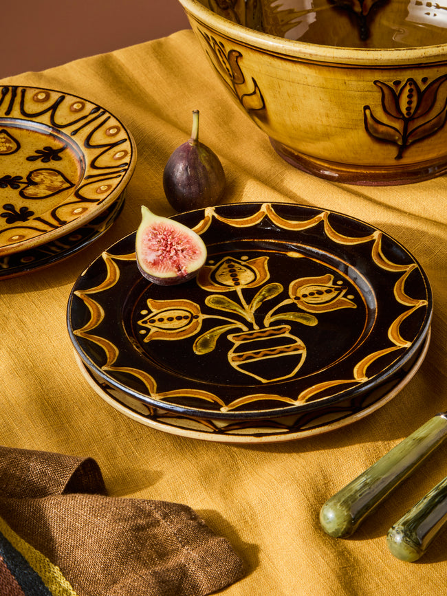 Fitch & McAndrew - Tulips Slipware Salad / Dessert Plate (7.5in/19cm) - Black - ABASK