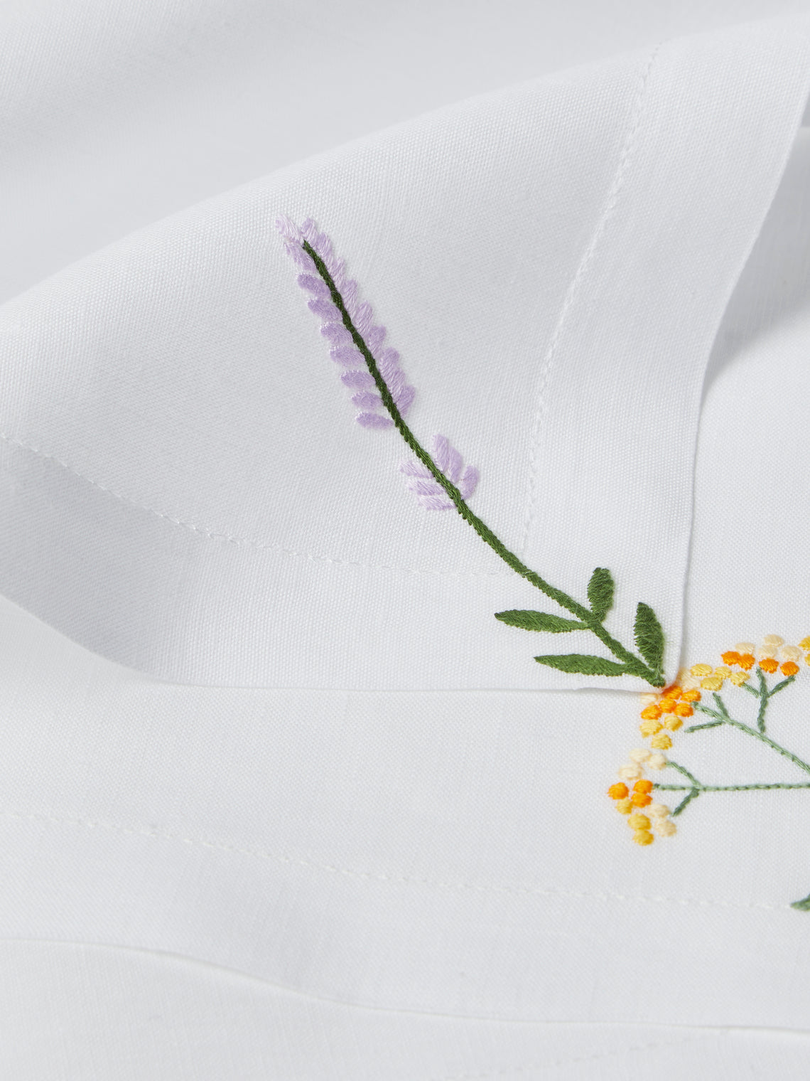 Taf Firenze - | Set of 6 | Summer Floral Hand-Embroidered Linen Napkins - White - ABASK