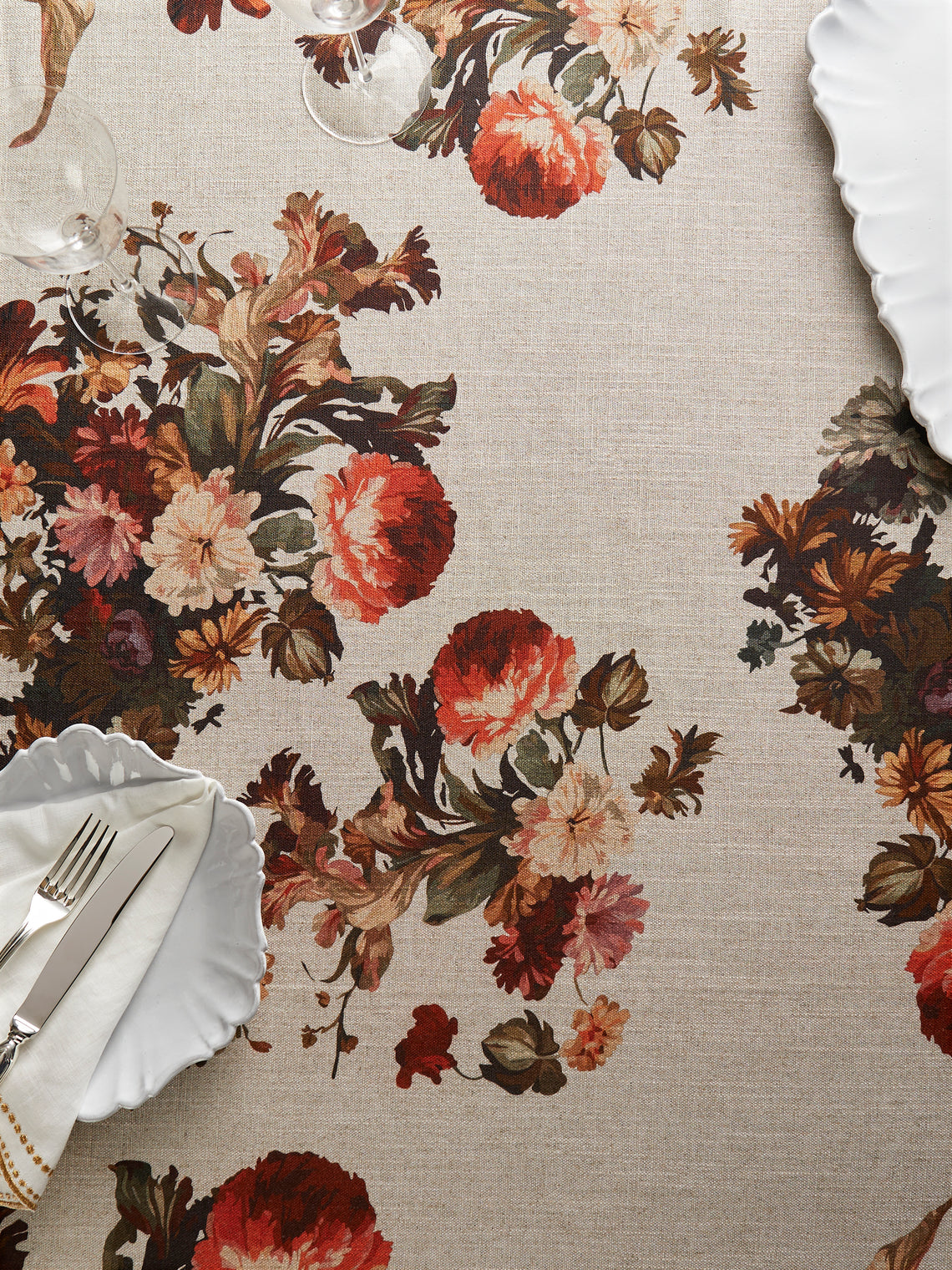 Borgo delle Tovaglie - Amalfi Embroidered Linen Round Tablecloth (86.5in/2.2m) - Natural - ABASK