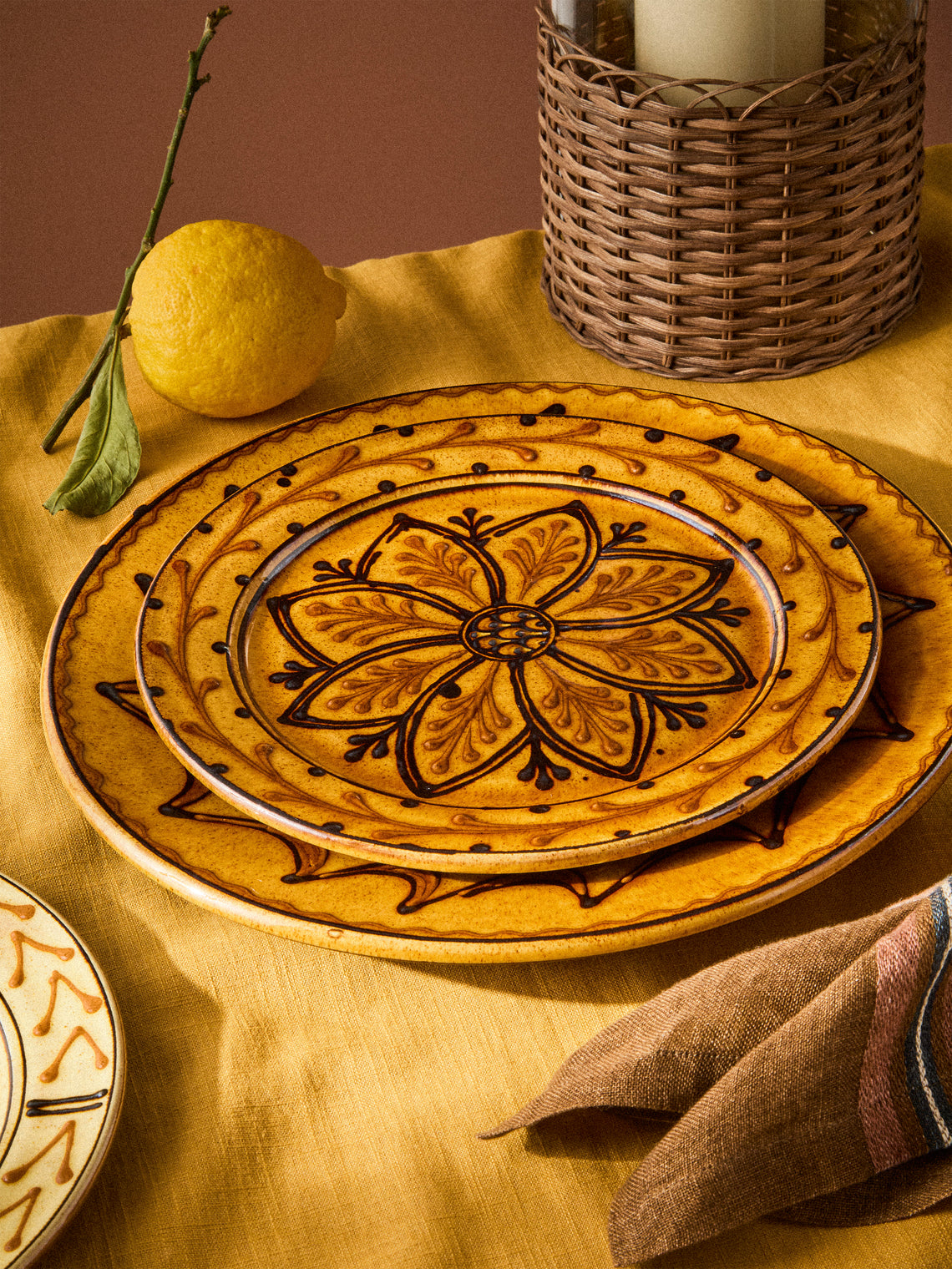 Fitch & McAndrew - Dahlias Slipware Dinner Plate (10.2in/26cm) - Orange - ABASK