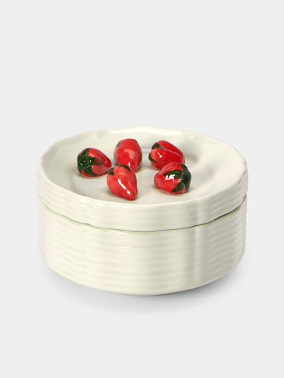 Este Ceramiche - Strawberries Hand-Painted Ceramic Trompe-L'oeil Small Serving Dish - White - ABASK - 