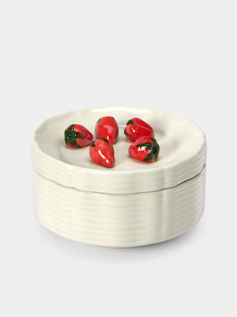 Este Ceramiche - Strawberries Hand-Painted Ceramic Trompe-L'oeil Small Serving Dish - White - ABASK - 