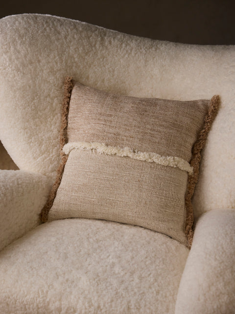 de Le Cuona - Forage Linen and Wool Fringe-Detail Cushion (17.5in/45cm) - Cream - ABASK