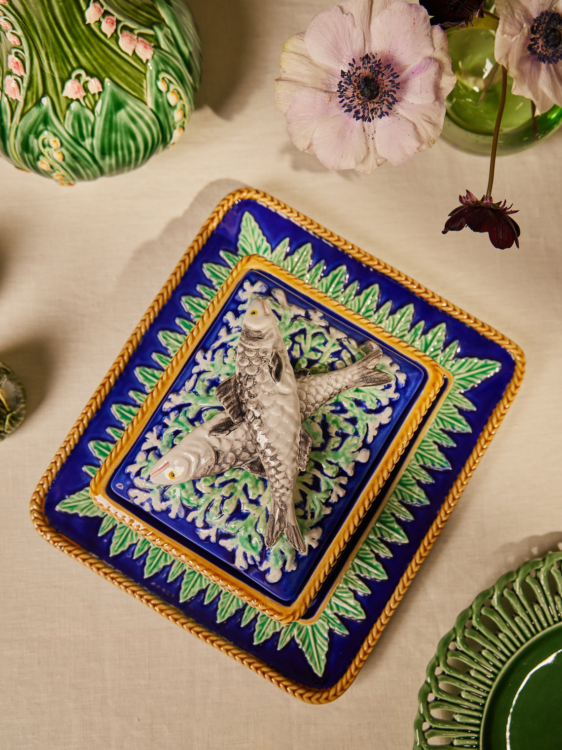 Verdolini - Fish Hand-Painted Majolica Ceramic Box with Stand - Navy - ABASK