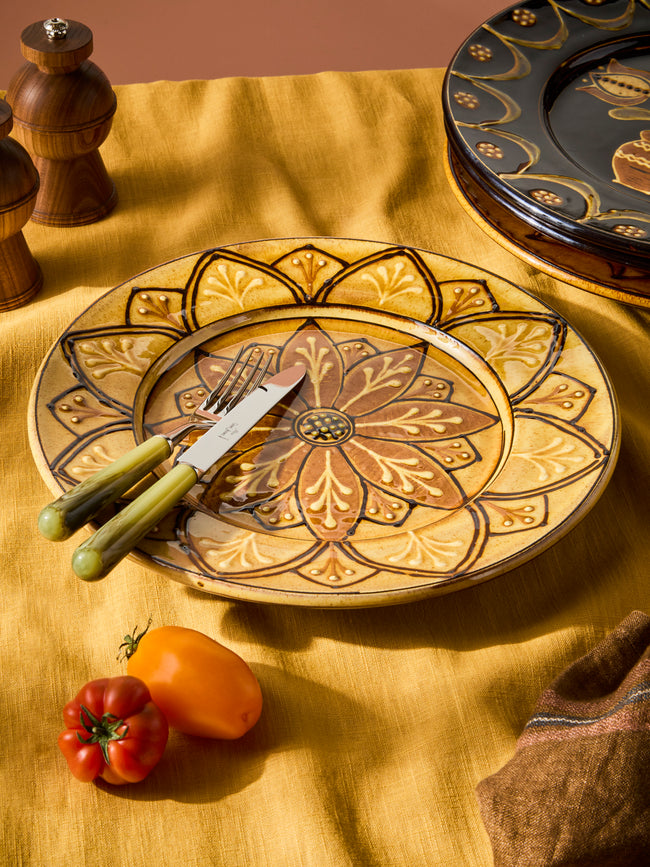 Fitch & McAndrew - Dahlias Slipware Serving Plate (13.4in/34cm) - Yellow - ABASK
