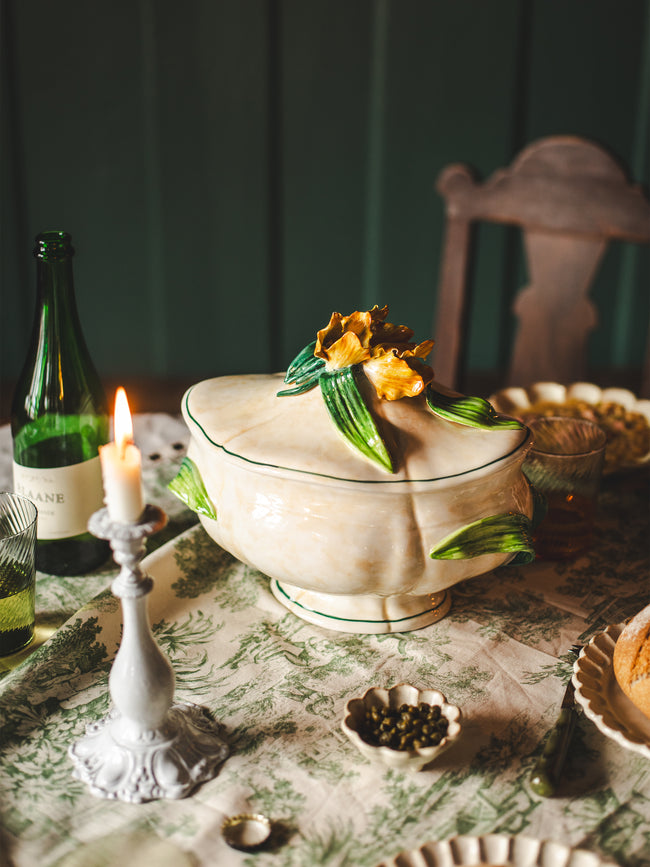 Fioravola - Tulips Hand-Painted Majolica Ceramic Tureen - White - ABASK