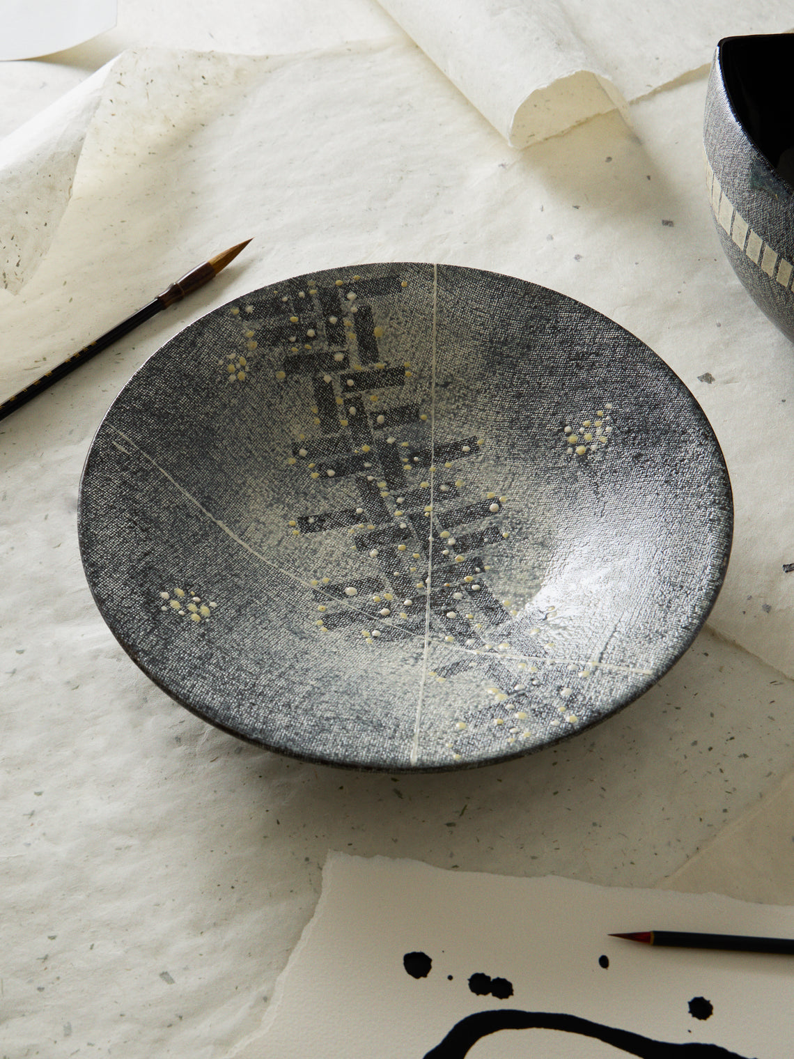 Masumi Ando - Textured Ceramic Plate (13.5in/34cm) - Gray - ABASK