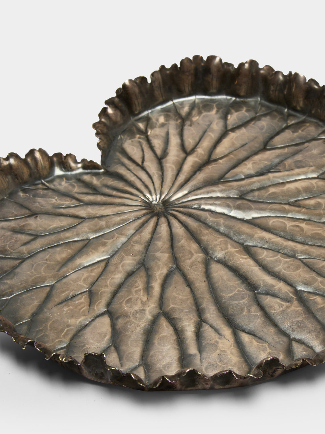 Antique and Vintage - Mid-Century Buccellati Lilypad Silver-Plated Trays (Set of 2) - Brown - ABASK