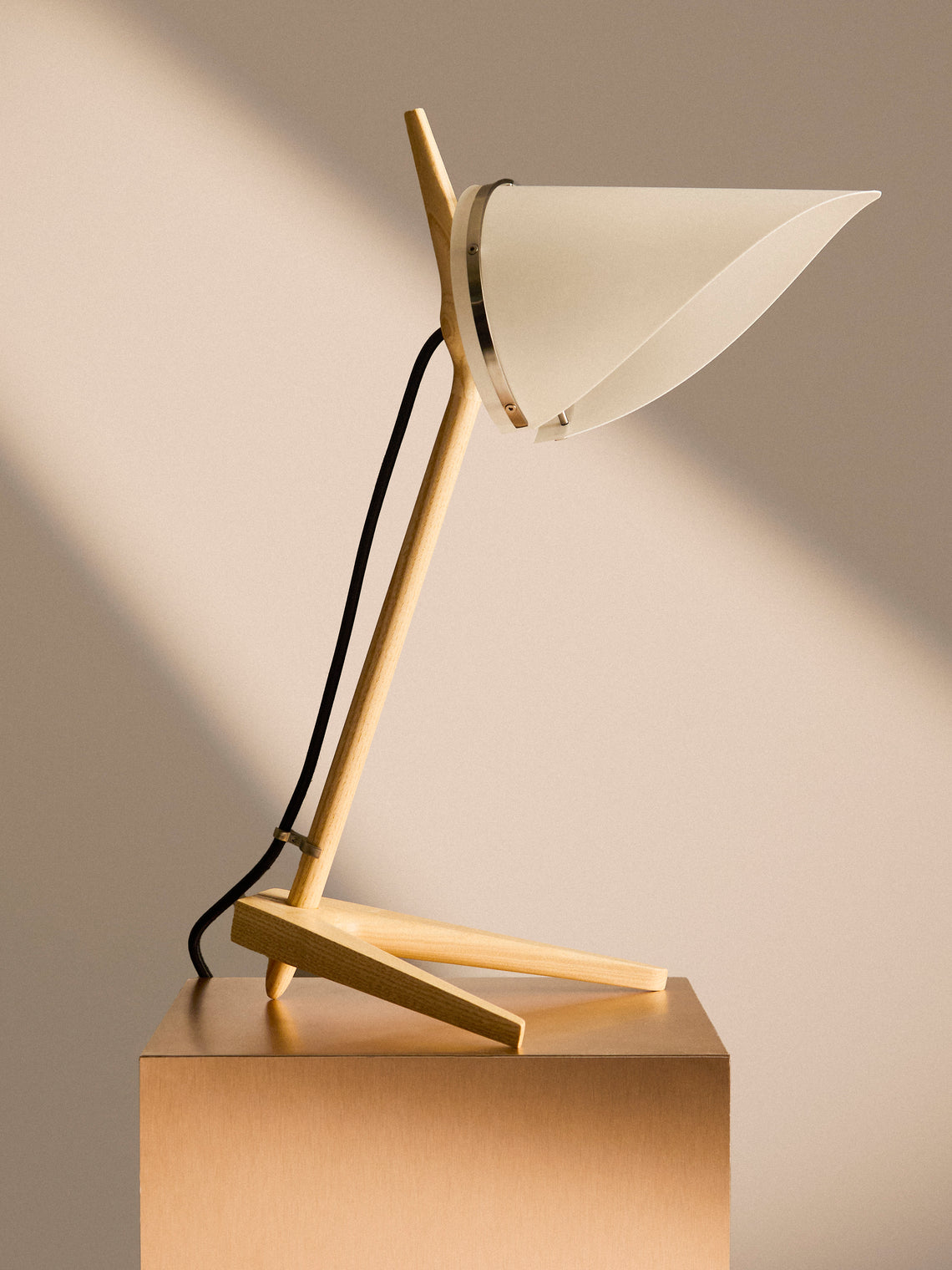 Joe Armitage - Classic Ash Desk Lamp - Brown - ABASK