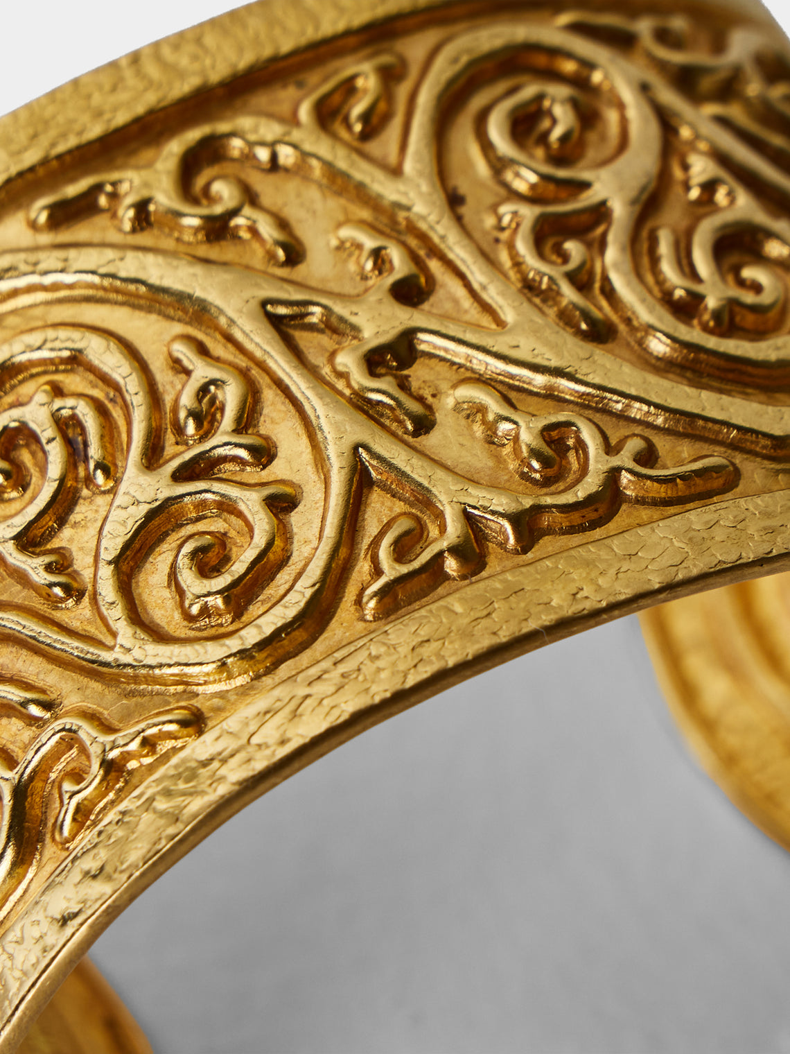 Mahnaz Collection - Vintage LALAoUNIS 18-Karat Yellow Gold Cuff Bracelet - Gold - ABASK