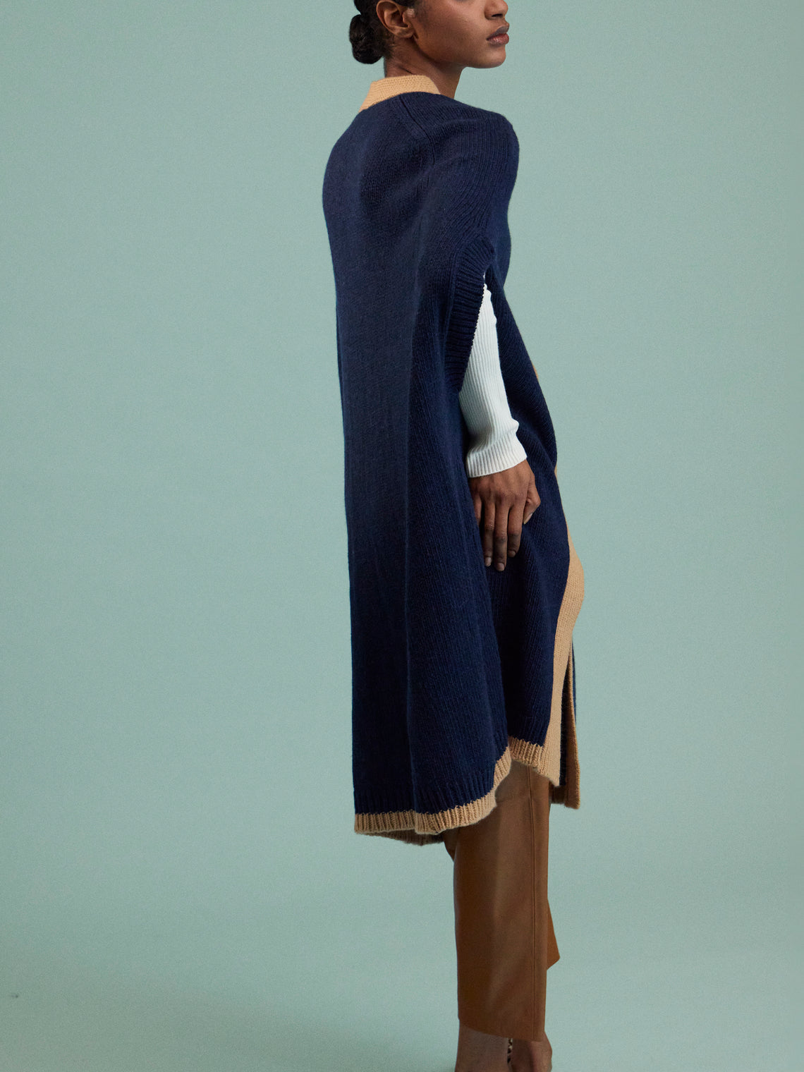 Isa Arfen - Cashmere and Lambswool Color-Block Cape | One Size - Navy - ABASK
