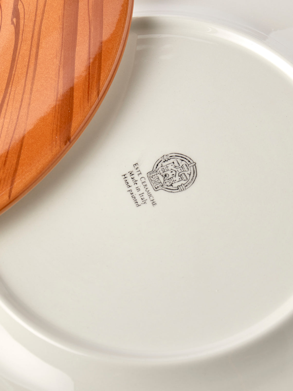 Este Ceramiche - Faux Bois Ceramic Charger Plates – 12.5in/32cm (Set of 4) - Brown - ABASK