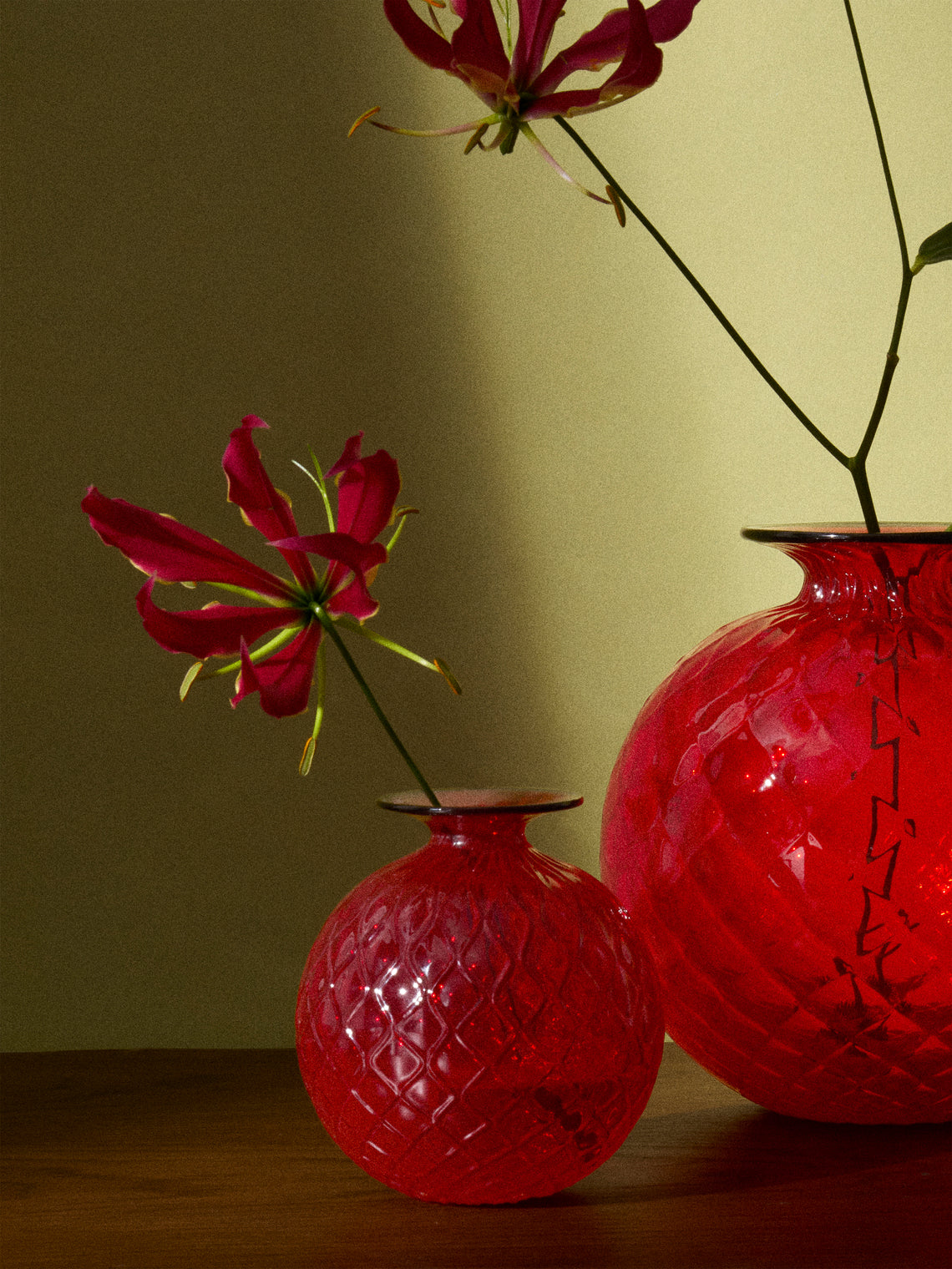 Venini - Monofiore Balloton Hand-Blown Murano Glass Bud Vase (5in/12.5cm) - Red - ABASK