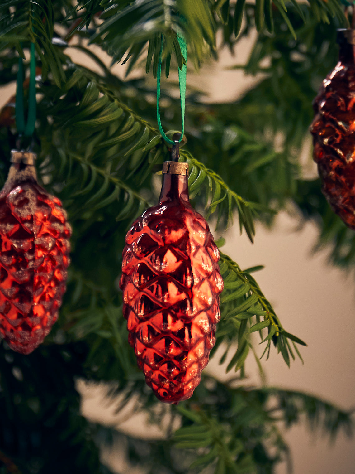 Antique and Vintage - Early-20th-Century Pinecones Glass Baubles (Set of 12) - Red - ABASK