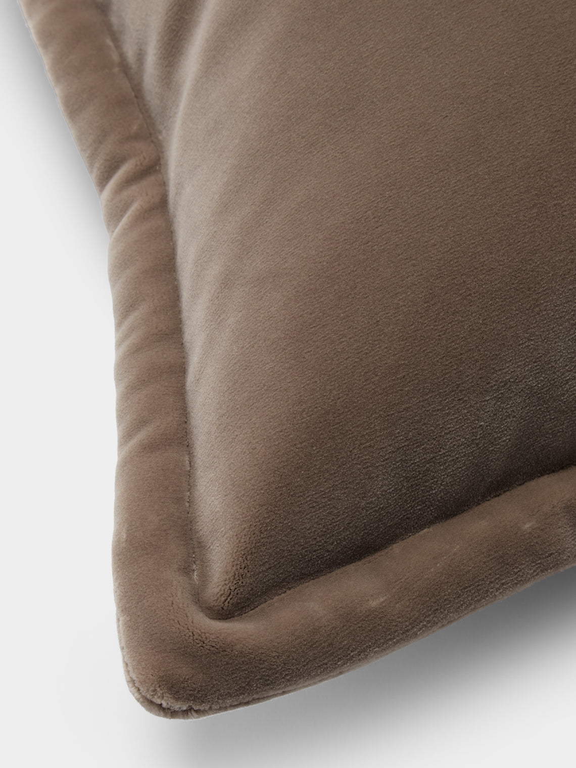 de Le Cuona - Vienna Velvet Sofa Cushion (21.5in/55cm) - Brown - ABASK